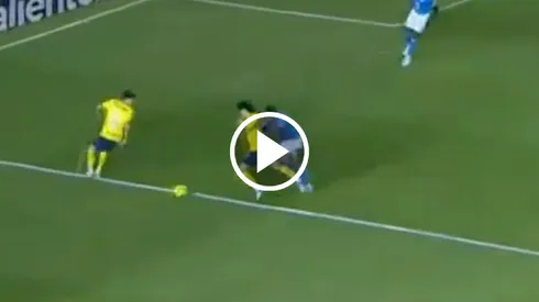 Dávila cayó dentro del área pero no se señaló nada.