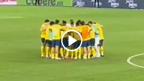 América se quedó para platicar al final de partido.