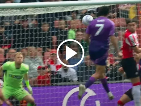 El cabezazo de Raúl Jiménez que tenía que terminar en gol