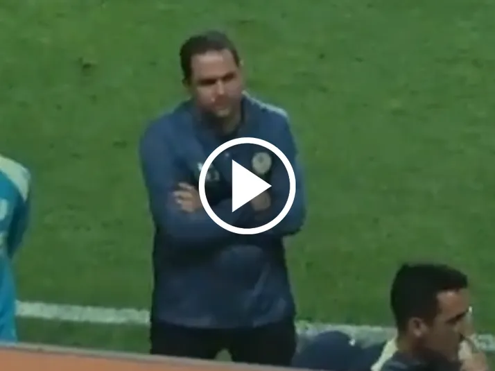 Así explotó André Jardine ante el VAR por echar atrás la roja de Moreno