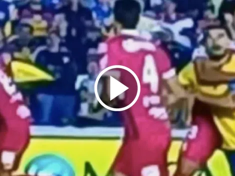La toma que confirma que SÍ hubo penal sobre Henry Martín ante Toluca
