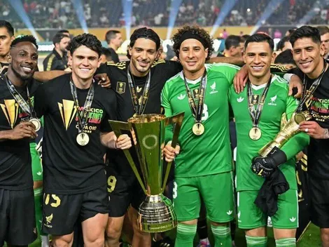 Los americanistas posaron juntos con la Copa Oro, menos uno