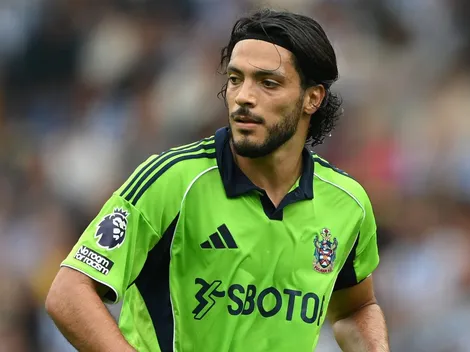 Raúl Jiménez jugó uno de sus peores partidos y recibió una advertencia