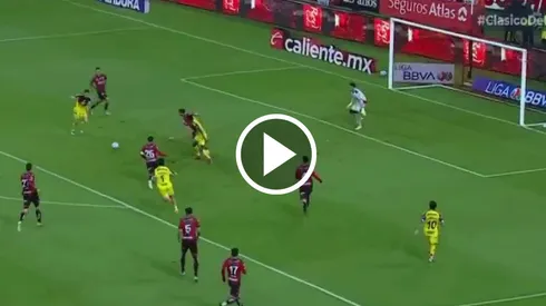 Álvaro Fidalgo marcó un golazo ante Atlas