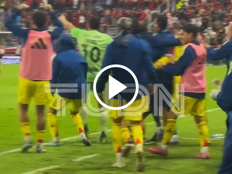 El efusivo festejo de la banca de América al golazo de Saint-Maximin