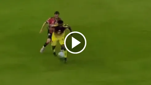 Tremendo pase de Saint-Maixmin para librar al rival.