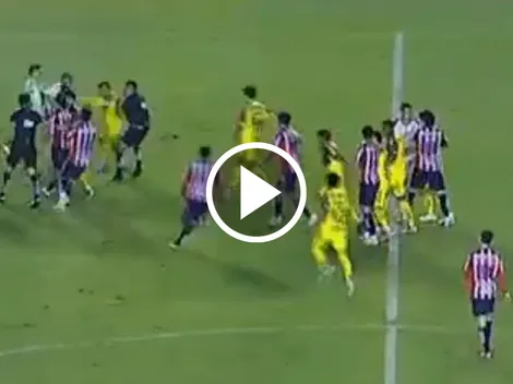 Así fue la tremenda bronca en el Clásico Nacional que no se vio en TV