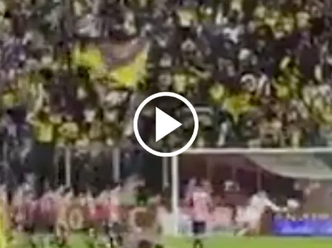 El otro ángulo del golazo de Zendejas en el Clásico Nacional