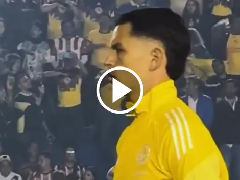 Álvaro Fidalgo sorprende al entonar perfectamente el himno nacional