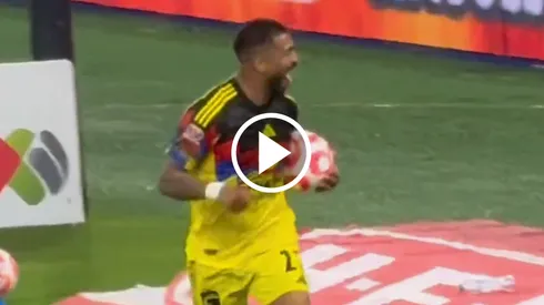 Rodrigo Aguirre explotó de emoción en el empate.