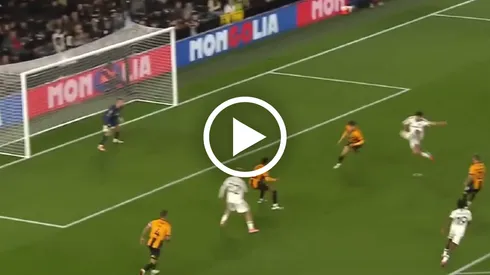 La pirueta en el aire con la que Jiménez ayudó a Fulham a avanzar en Carabao Cup