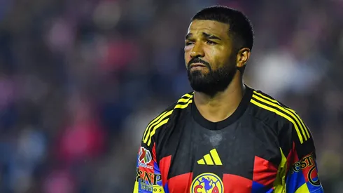 Rodrigo Aguirre sufrió un fuerte golpe en el rostro