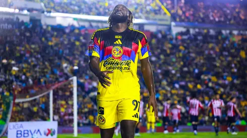 Allan Saint-Maximin en el partido que enfrentó contra Chivas en el Estadio Ciudad de los Deportes.