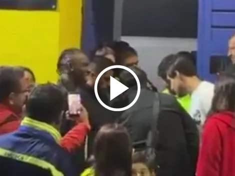 Julián Quiñones visita al América y la afición pide su regreso