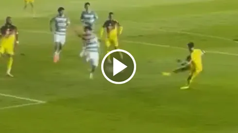 Brian Rodríguez se mandó tremendo golazo ante Santos.