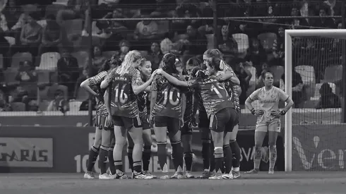 América Femenil salta al campo con plumaje especial