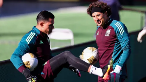 Luis Ángel Malagón y Guillermo Ochoa, en una concentración de la Selección Mexicana.