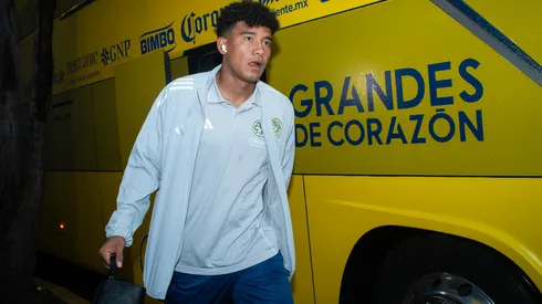 Isaías Violante llegando a un partido del Club América.