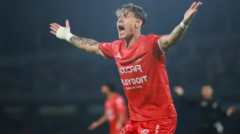 Cristian Calderón en un partido de Liga MX con los Rayos del Necaxa.