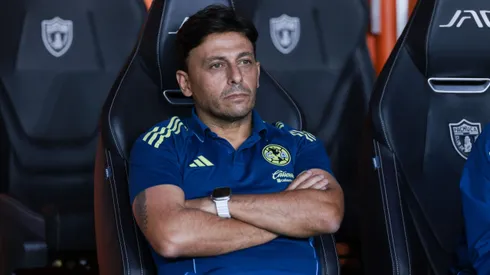 Ángel Villacampa en un partido del Club América Femenil.