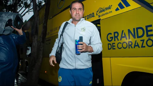 André Jardine llegando a un partido del Club América en la Liga MX.