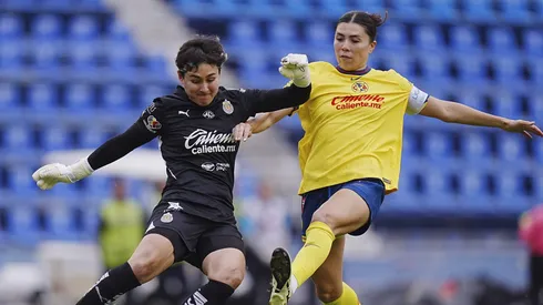 Kiana Palacios presente y constante en el terreno de juego ante Chivas