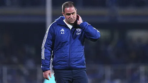 André Jardine dirigiendo el partido del Club América en contra de Cruz Azul.