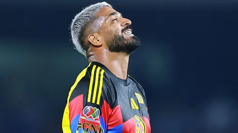 América lejos de cumplir la regla de menores.