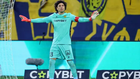 Guillermo Ochoa en un partido de la Liga Chipre, con el AEL Limassol.