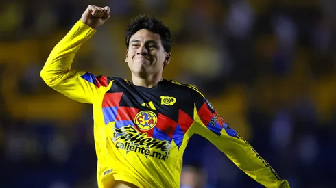 Ramón Juárez luego de anotar un gol con el Club América.