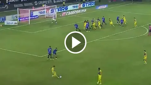 Brian Rodríguez casi marca un golazo de tiro libre