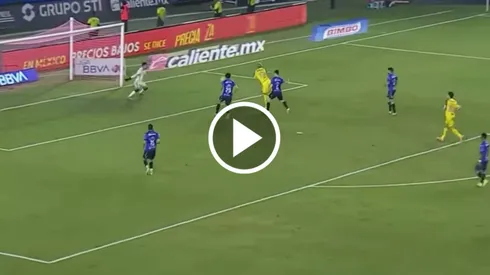 Rodrigo Aguirre falló un gol clarísimo ante Mazatlán