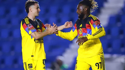 Álvaro Fidalgo y Allan Saint-Maximin en un partido del Club América.