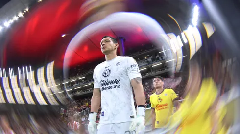 Rodolfo Cota en un partido de la Liga MX con el Club América.