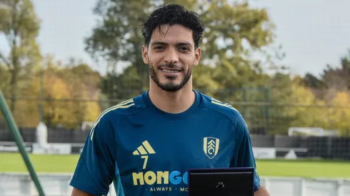 Jiménez recibe premio de la Premier League que ningún otro mexicano tiene