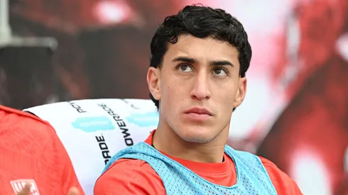 Alejandro Zendejas en la banca de un partido de la Selección de Estados Unidos.