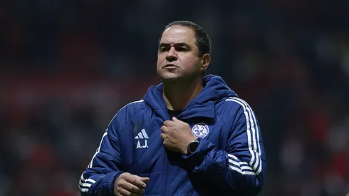 André Jardine sorprende a sus jugadores.