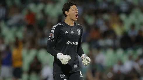 Fernando Tapia en un partido de la Liga MX, con los Tigres.