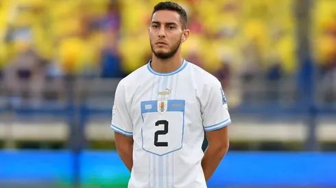 Sebastián Cáceres en un partido de la Selección de Uruguay.