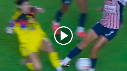 Dura patada contra la capitana del América.