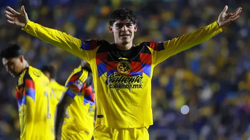 MEXICO CITY, MEXICO – AUGUST 09: Dagoberto Espinoza #34 of America celebrates after scoring the team's first goal during the 4th round match between America and Queretaro as part of the Torneo Apertura 2025 Liga MX at Estadio Ciudad de los Deportes on August 09, 2025 in Mexico City, Mexico. (Photo by Manuel Velasquez/Getty Images)