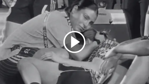 Karen Luna corrió a auxiliar a Nicolette Hernández al término de la Final