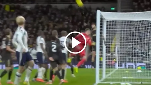 Raúl Jiménez salvó al Fulham de forma milagrosa