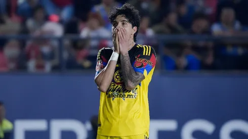 América no puede darle salida a Kevin Álvarez.
