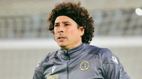 Memo Ochoa vuelve a caer en el futbol de Chipre.