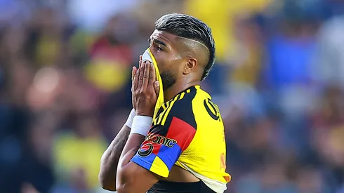 América no quiere liberar extranjeros por un tema económico.