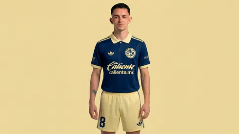 Álvaro Fidalgo luciendo el que podría ser el uniforme de visita del Club América para la temporada 2026-2027.