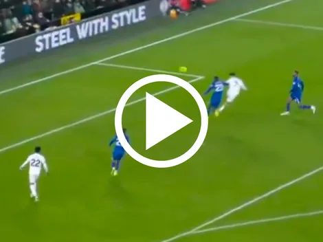 Raúl Jiménez consigue impresionante gol de cabeza con el Fulham ante el Chelsea