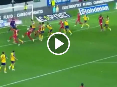 Reflejos intactos: la gran atajada de Guillermo Ochoa