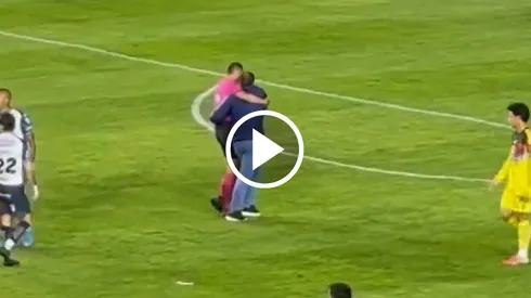 Jardine se fue del recinto hablando con Santander.
